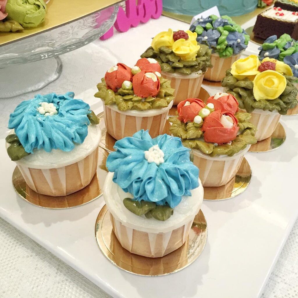 cake decoration pine garden