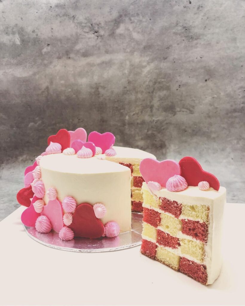 What to Write on a Customised Cake: 50+ Message Ideas - Beautiful Customised Cake