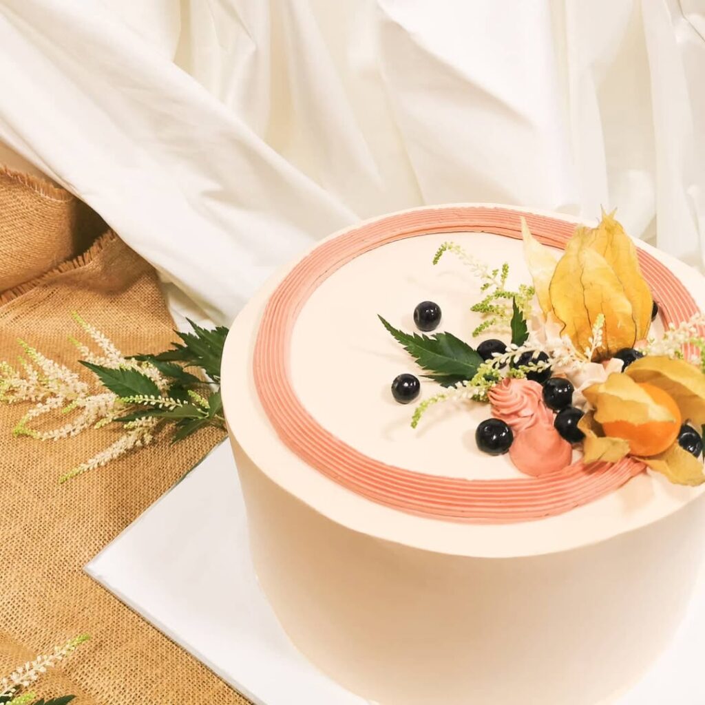 What to Write on a Customised Cake: 50+ Message Ideas - Soft Pink Theme Customised Cake