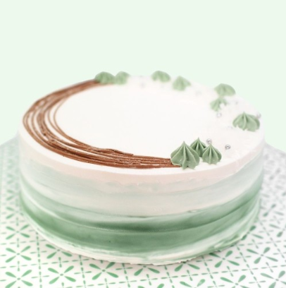 round cake with green and white cream